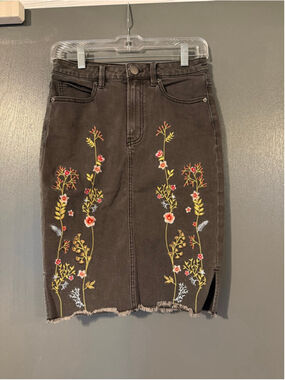 Women's DECJUBA Gray Floral Embroidered Denim Pencil Skirt Size 8